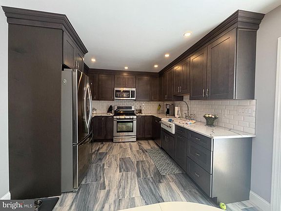 2nd image of 118 Darien Rd