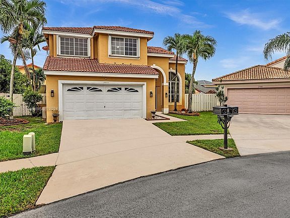5th image of 17905 SW 13th Ct