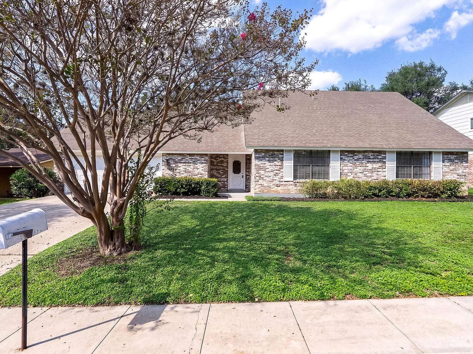 4 bed, 2.5 bath, 2251 sqft, $2,545 — Photo 4