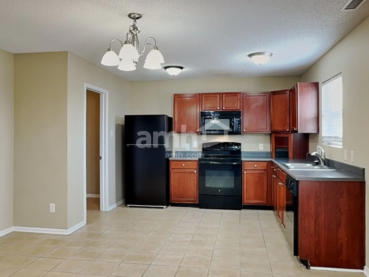 3 bed, 2.5 bath, 1904 sqft, $1,860 — Photo 3