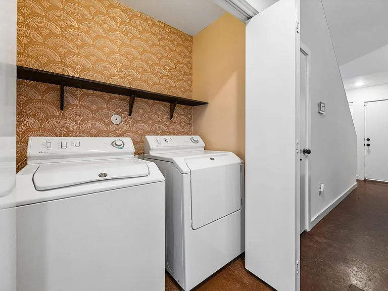 6130 Grand Blvd — Photo 37