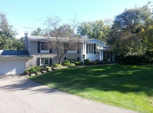 5147 Corners Dr, West Bloomfield, MI 48322