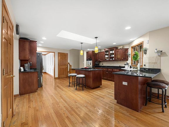 5th image of 22066 Caroline Ct