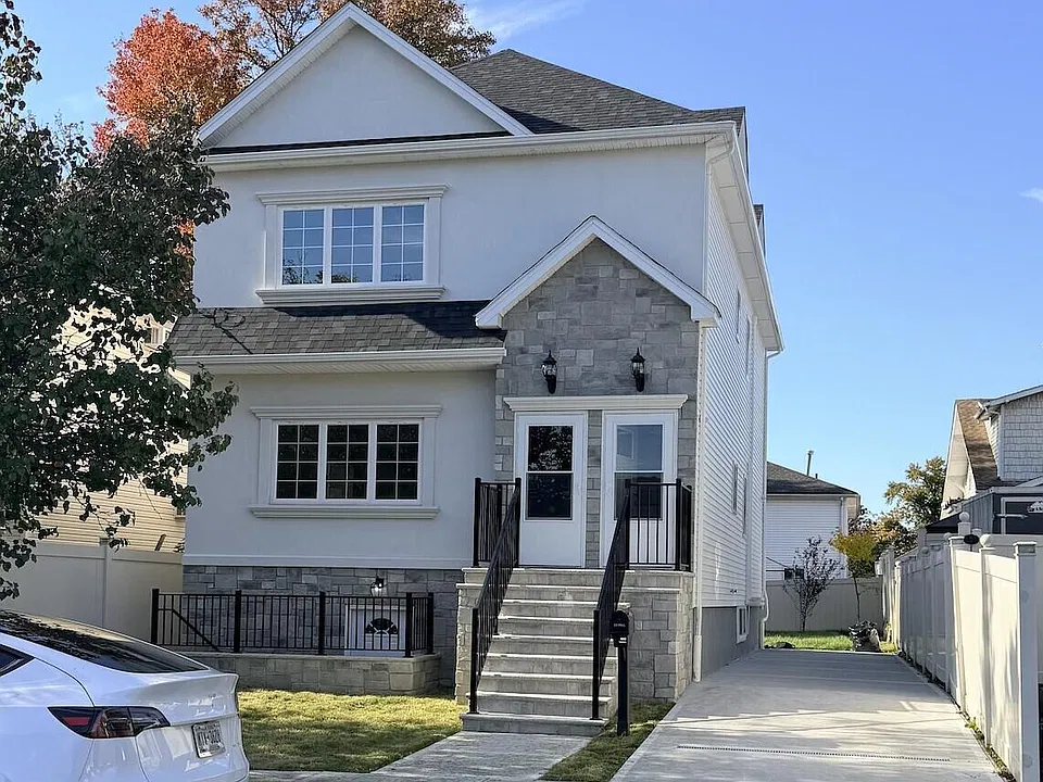 139 Detroit Ave #2