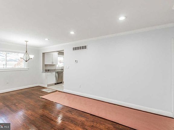 4th image of 7103 Gateway Blvd