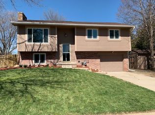 14004 Barretts Dr, Omaha, NE 68138