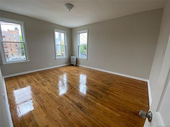 4th image of 232 N 6th Ave Floor 3