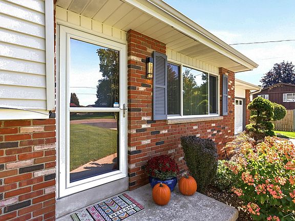 5th image of 4304 Meadowbrook Dr