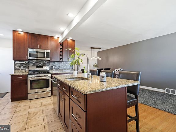 4th image of 1219 Woodside Rd