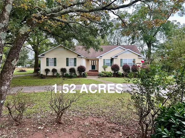 24 W Ridgeway Rd, Maysville, GA 30558