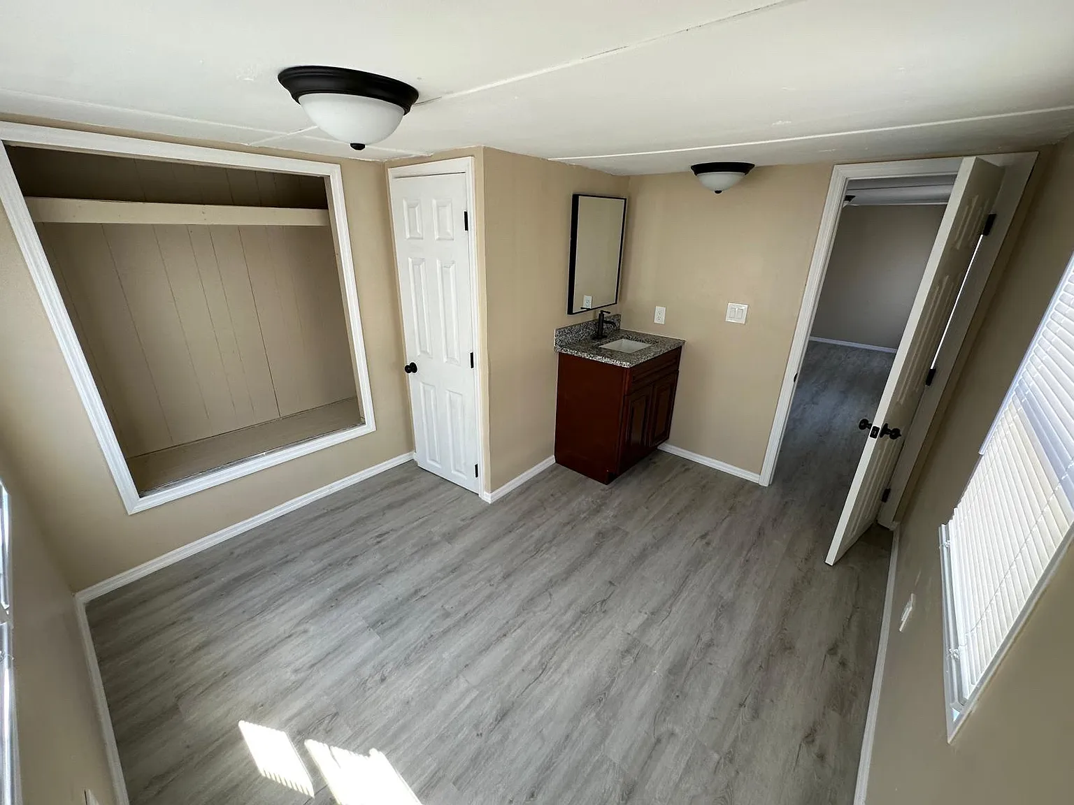 1 bed, 360 sqft, $990 — Photo 4