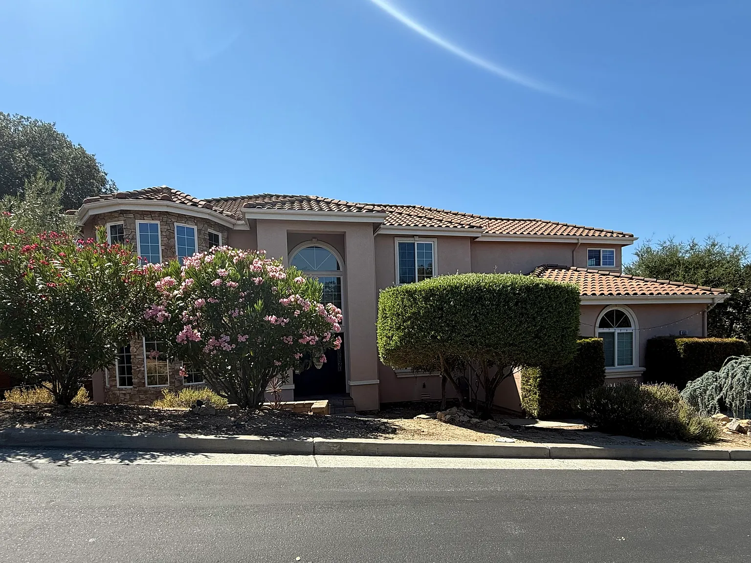 4 bed, 3.5 bath, 3516 sqft, $5,495 — Photo 1