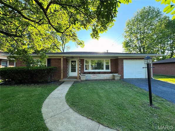 507 N 44th St, Belleville, IL 62226