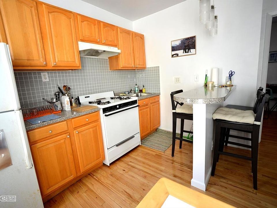 2nd image of 201 E 89th St APT 2D