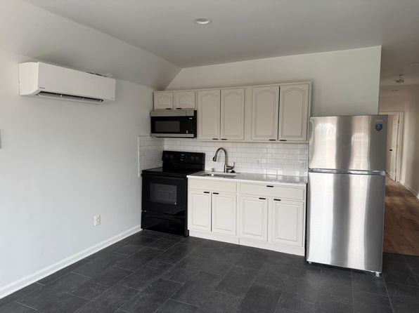 439 W Bringhurst St #2