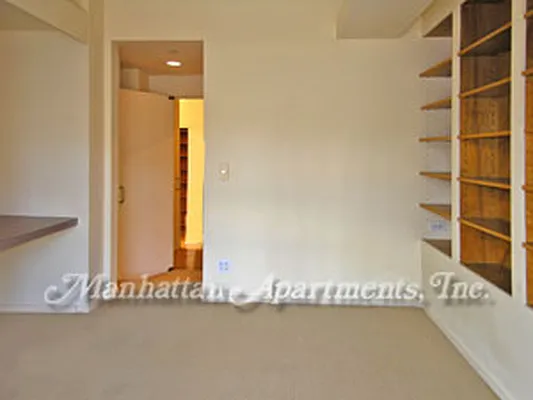 Sold by Manhattan Apartments | media 15