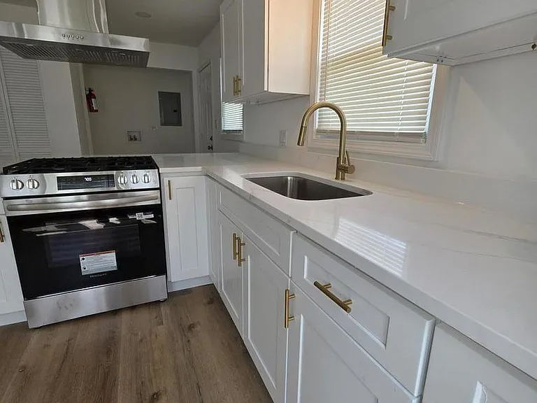 14916 Langley Ave — Photo 9