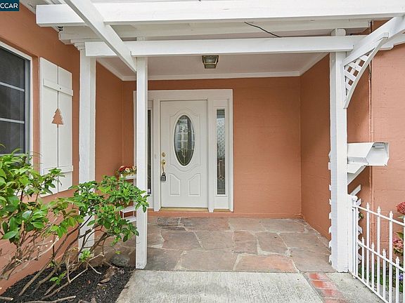 4th image of 1169 Roxanne Ave