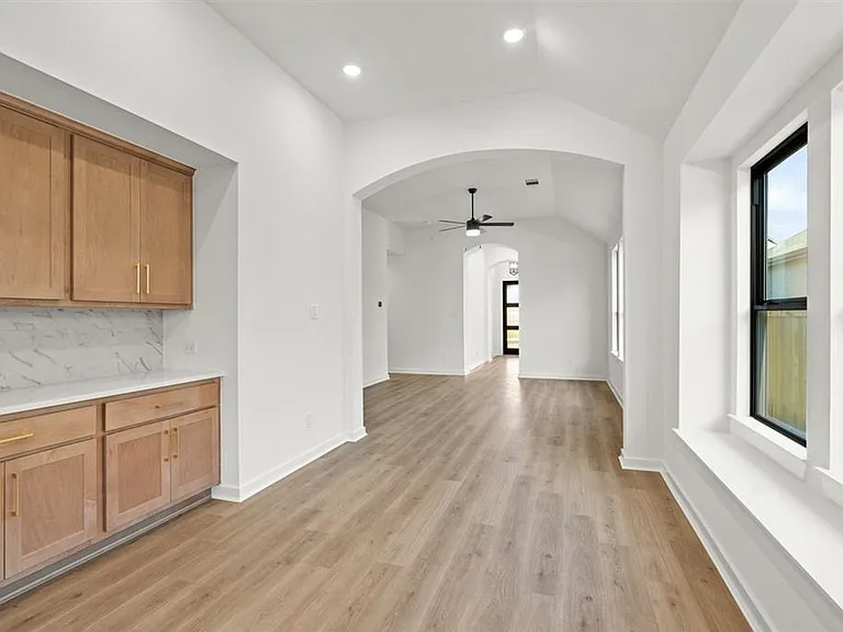 21211 Electric Light Trl — Photo 15