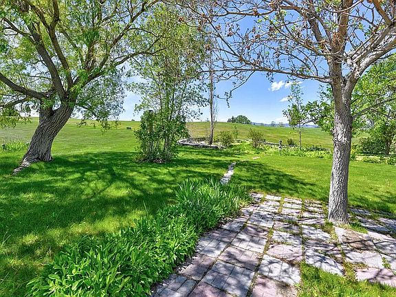 5th image of 34 Cloverview Dr