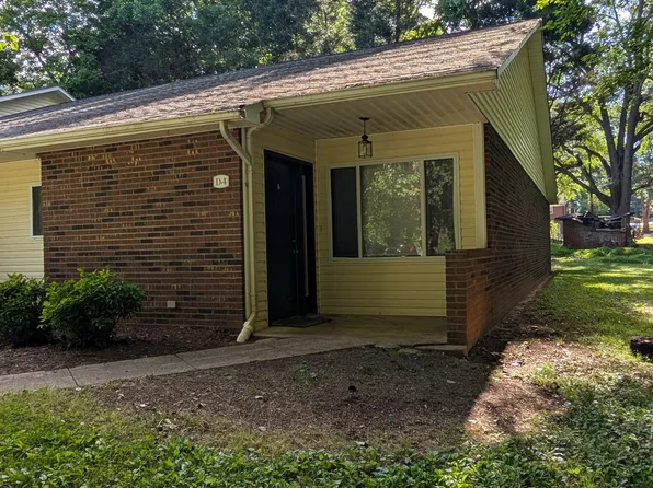 409 4th St SW APT D4, Conover, NC 28613