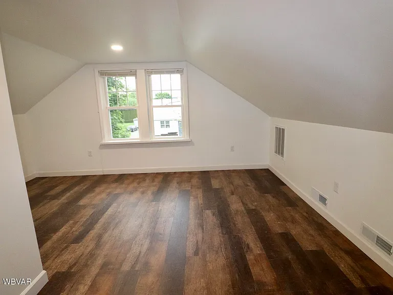 17 Lindbergh Ave — Photo 12
