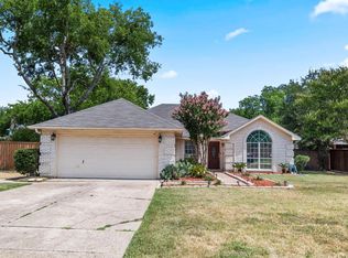 1328 Holly Hill Dr, Grand Prairie, TX 75052
