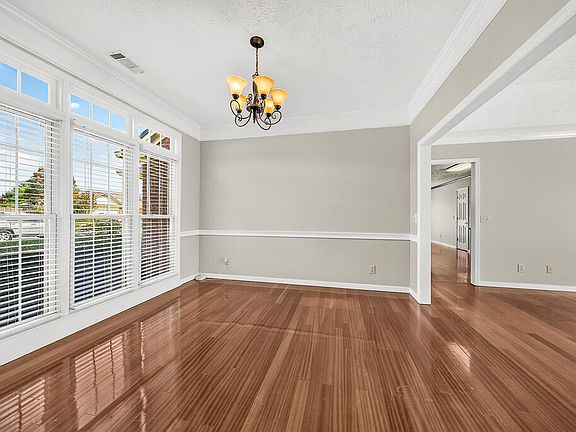 4th image of 6813 Shamrock Ln