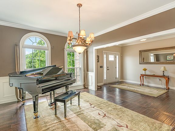 4th image of 1510 Towne Park Ln