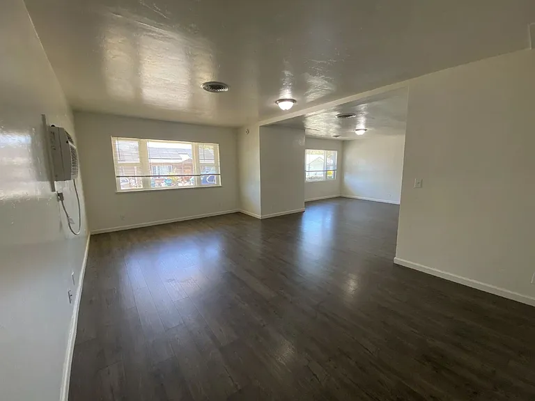 563 W Center St — Photo 3