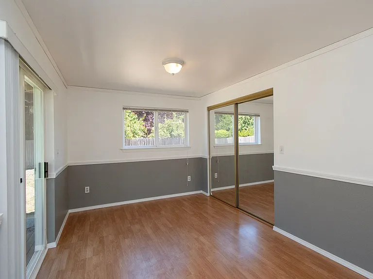 100 W Robert Pl — Photo 30