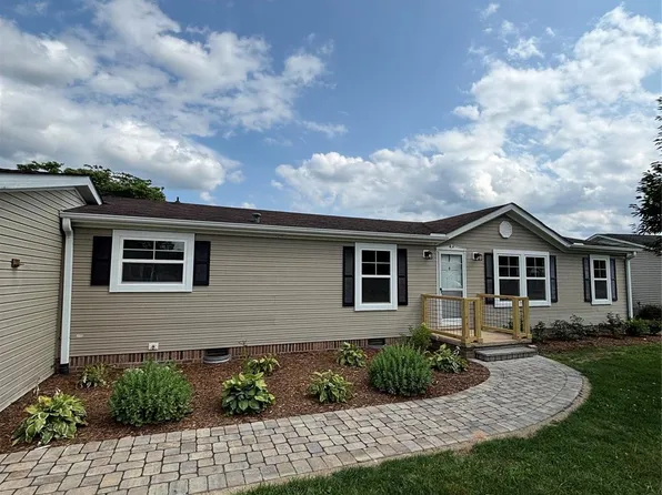 448 Riverwind Dr, Hendersonville, NC 28739