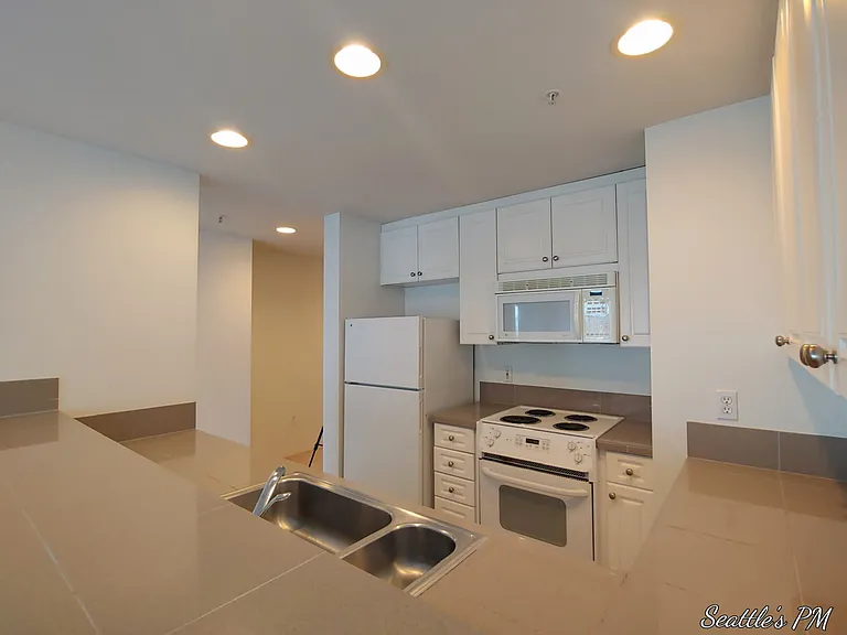 321 10th Ave S #607 — Photo 15