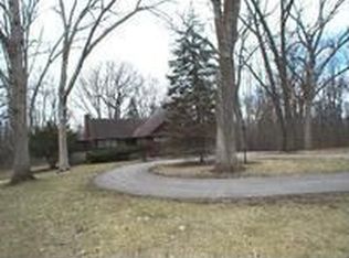 1055 Woodfield Ln, Libertyville, IL
