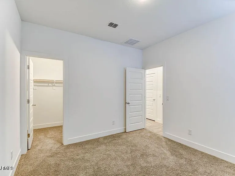 5112 S 117th Ave — Photo 16