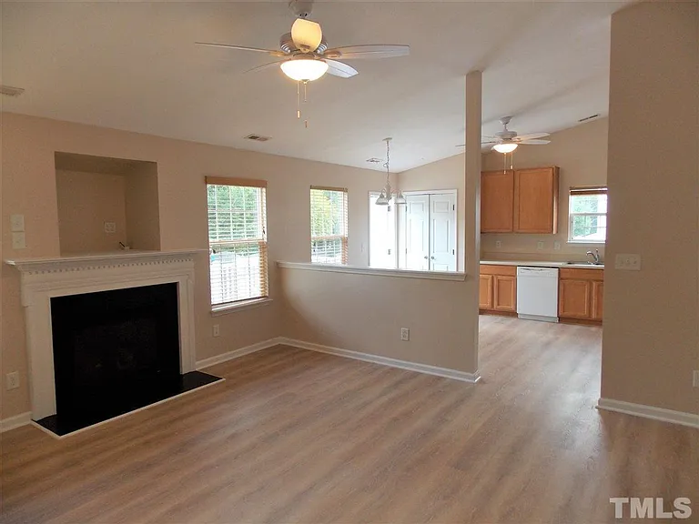 1741 E Honey Springs Ave — Photo 6