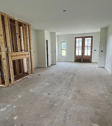 5th image of 20 Magnolia Ln