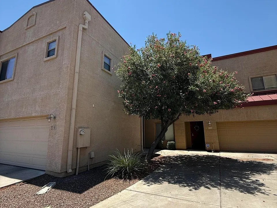 1015 S Val Vista Dr #8
