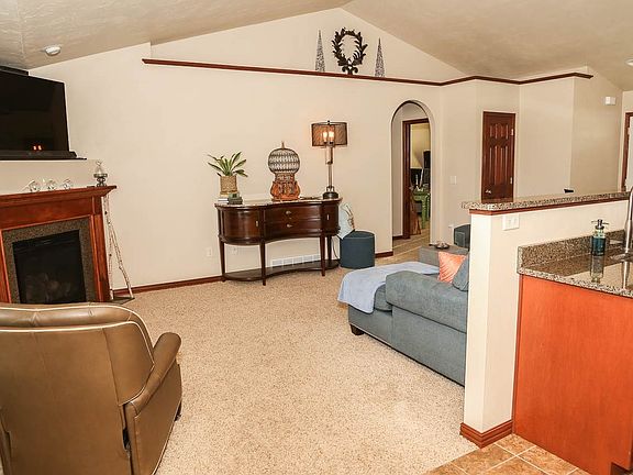 5th image of 2225 Windflower Dr