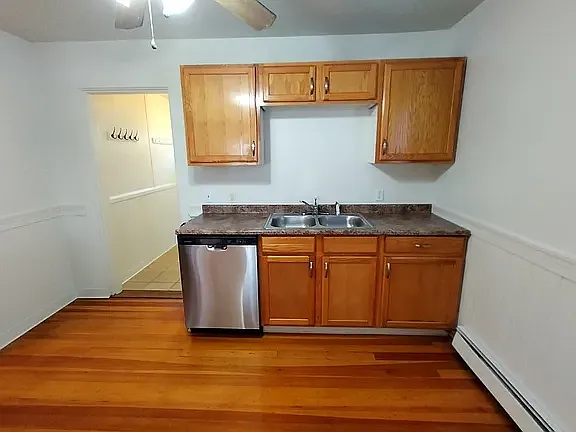 2 bed, 850 sqft, $1,925 — Photo 2