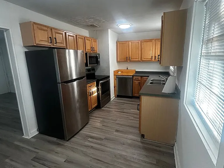 330 Meadowbrook Ln — Photo 4