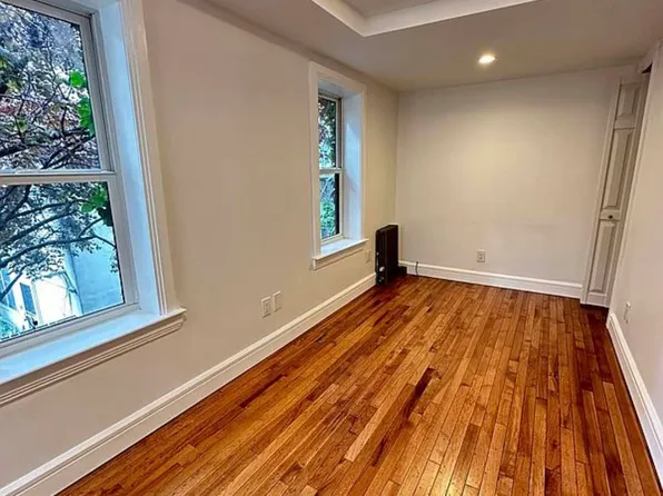 396 Bond Street image 11 of 14