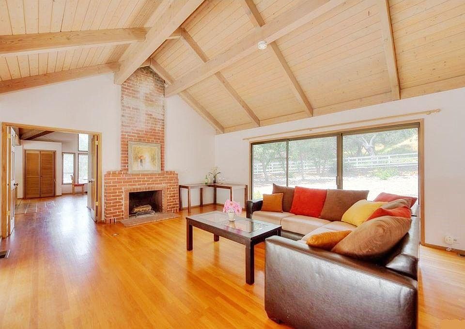 1st image of 15 Woodlyn Ln
