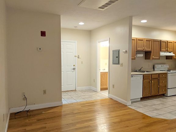 4th image of 15 Pearl St APT 9