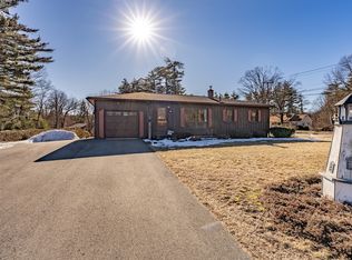 2 Laurie Dr, Southampton, MA 01073
