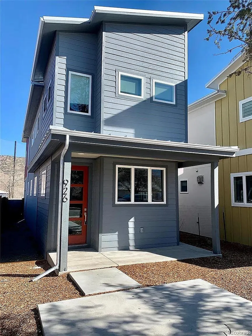 3 bed, 2.5 bath, 1805 sqft, $2,400 — Photo 1