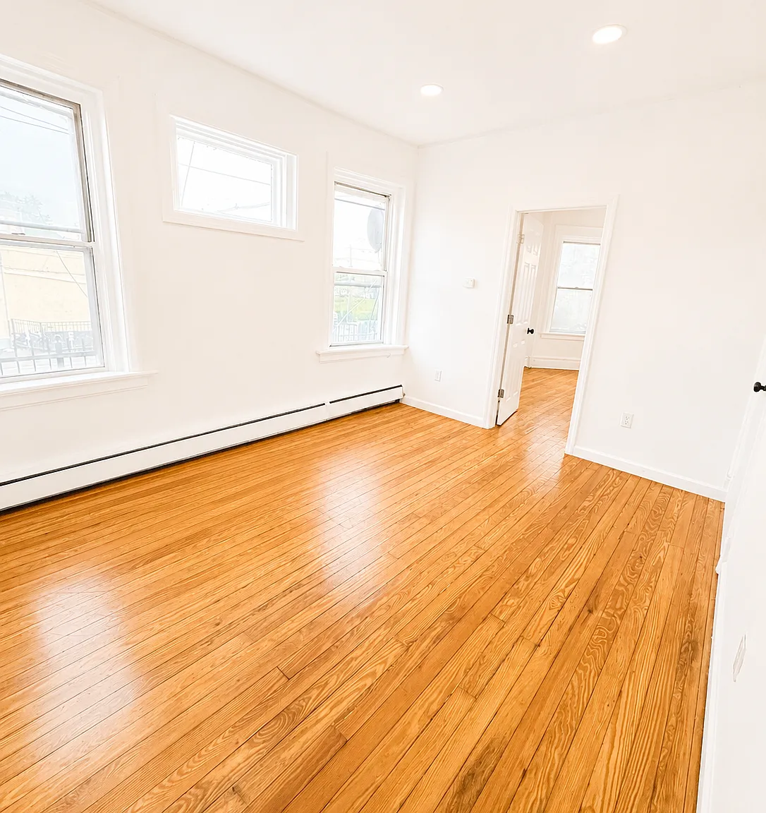 4 bed, 1.5 bath, 1100 sqft, $2,375 — Photo 3