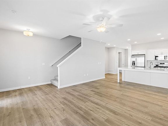 4th image of 616 Catherine Dr