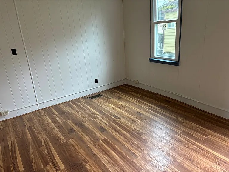 527R South St — Photo 3