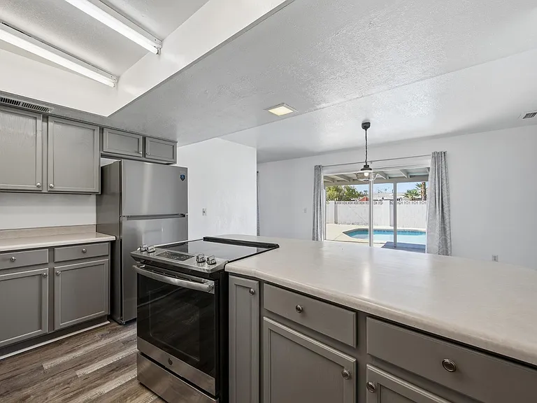 124 E Minton Dr — Photo 5